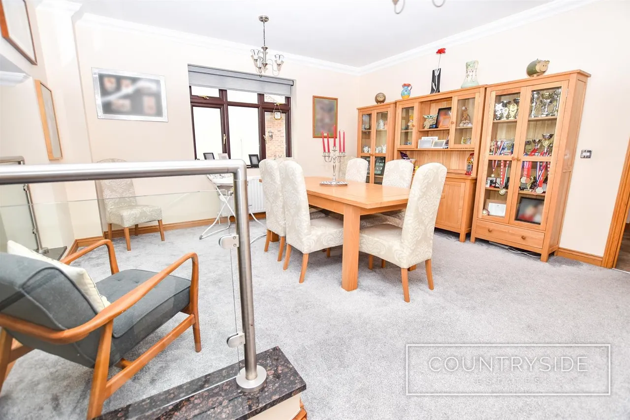 Badger Hall Avenue, Thundersley, photo 7