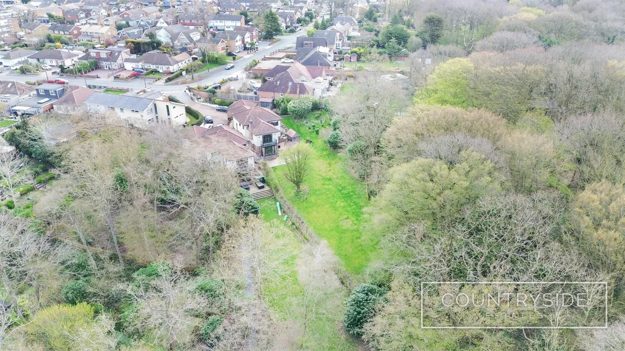 Badger Hall Avenue, Thundersley, photo 24