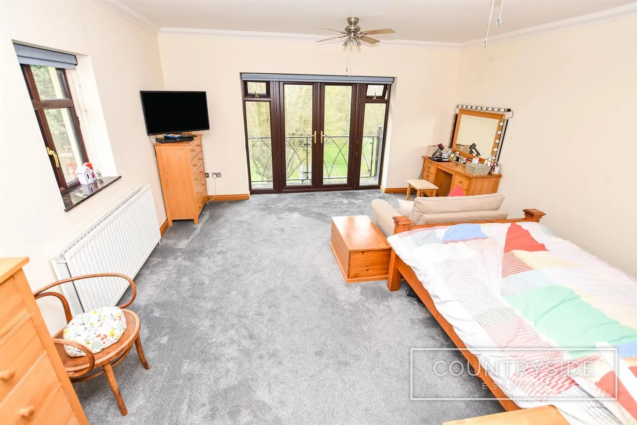 Badger Hall Avenue, Thundersley, photo 12