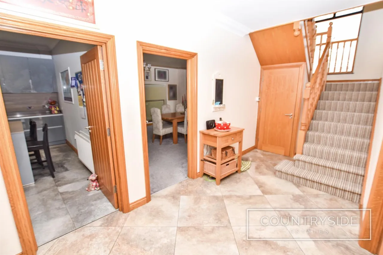 Badger Hall Avenue, Thundersley, photo 4