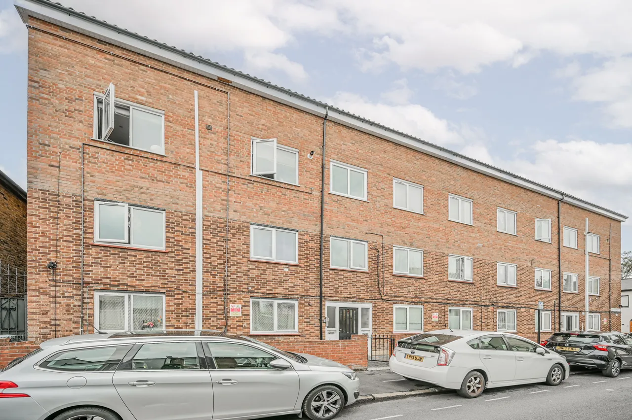 2 bed flat for sale — 59 Essex Street, London