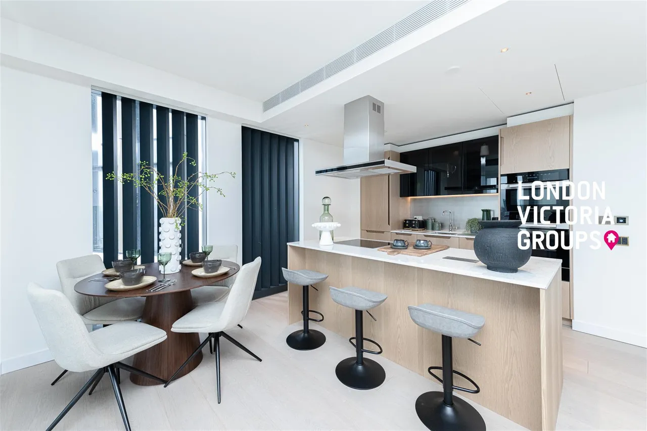 Nine Elms Lane, London, photo 4
