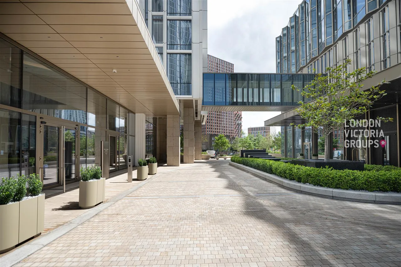 Nine Elms Lane, London, photo 29