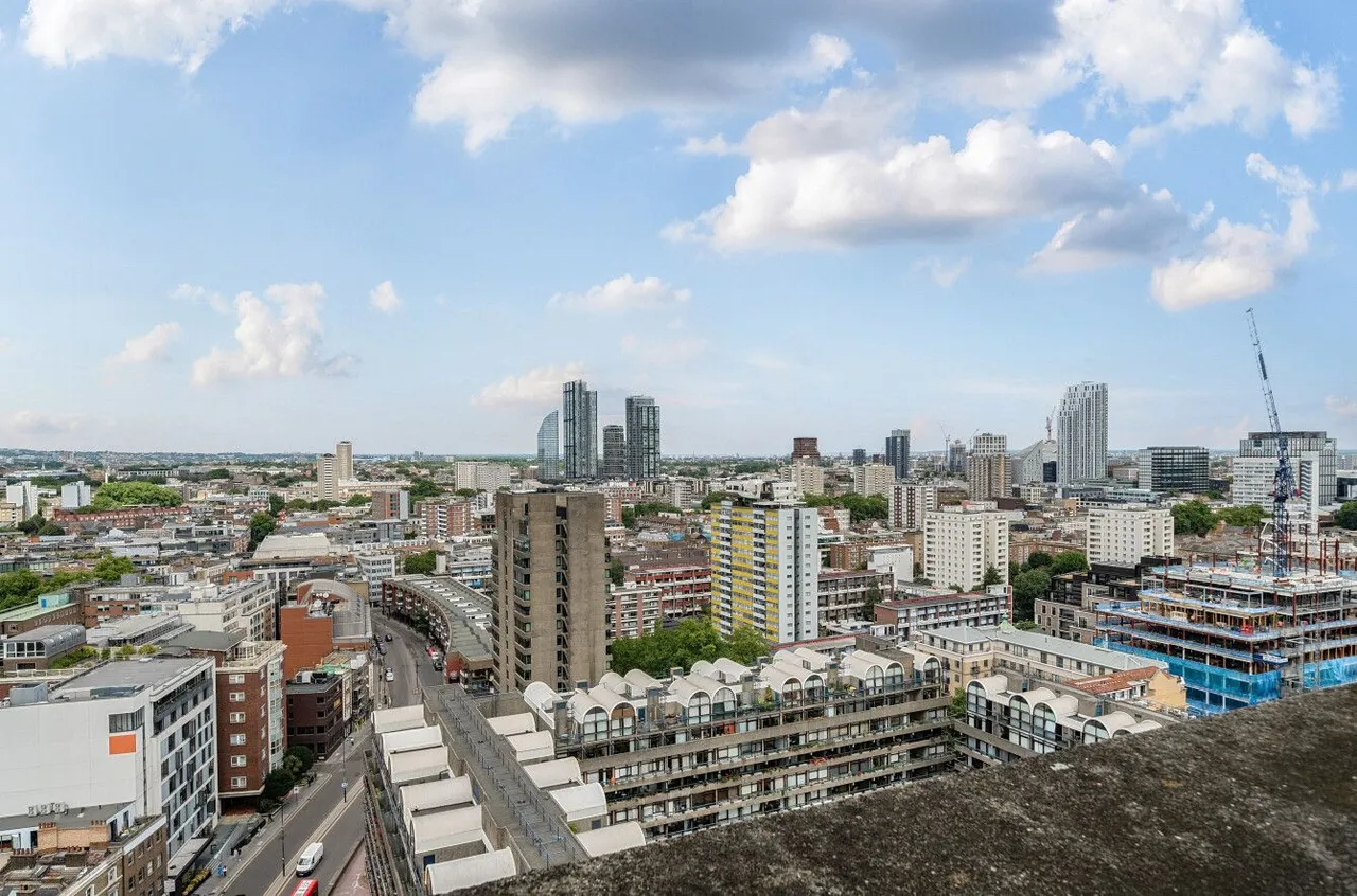 Lauderdale Tower Barbican EC2, photo 5
