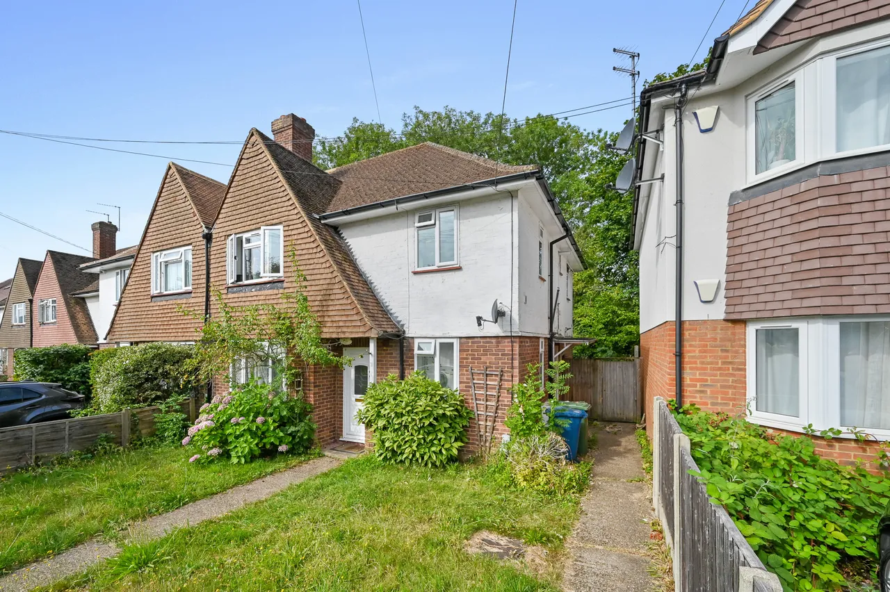 2 bed flat for sale, Woodridings Close, Pinner, HA5