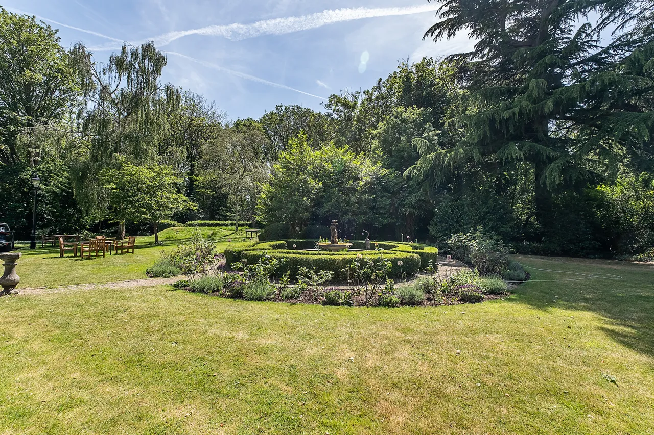 Wildcroft Road, London, SW15, photo 2
