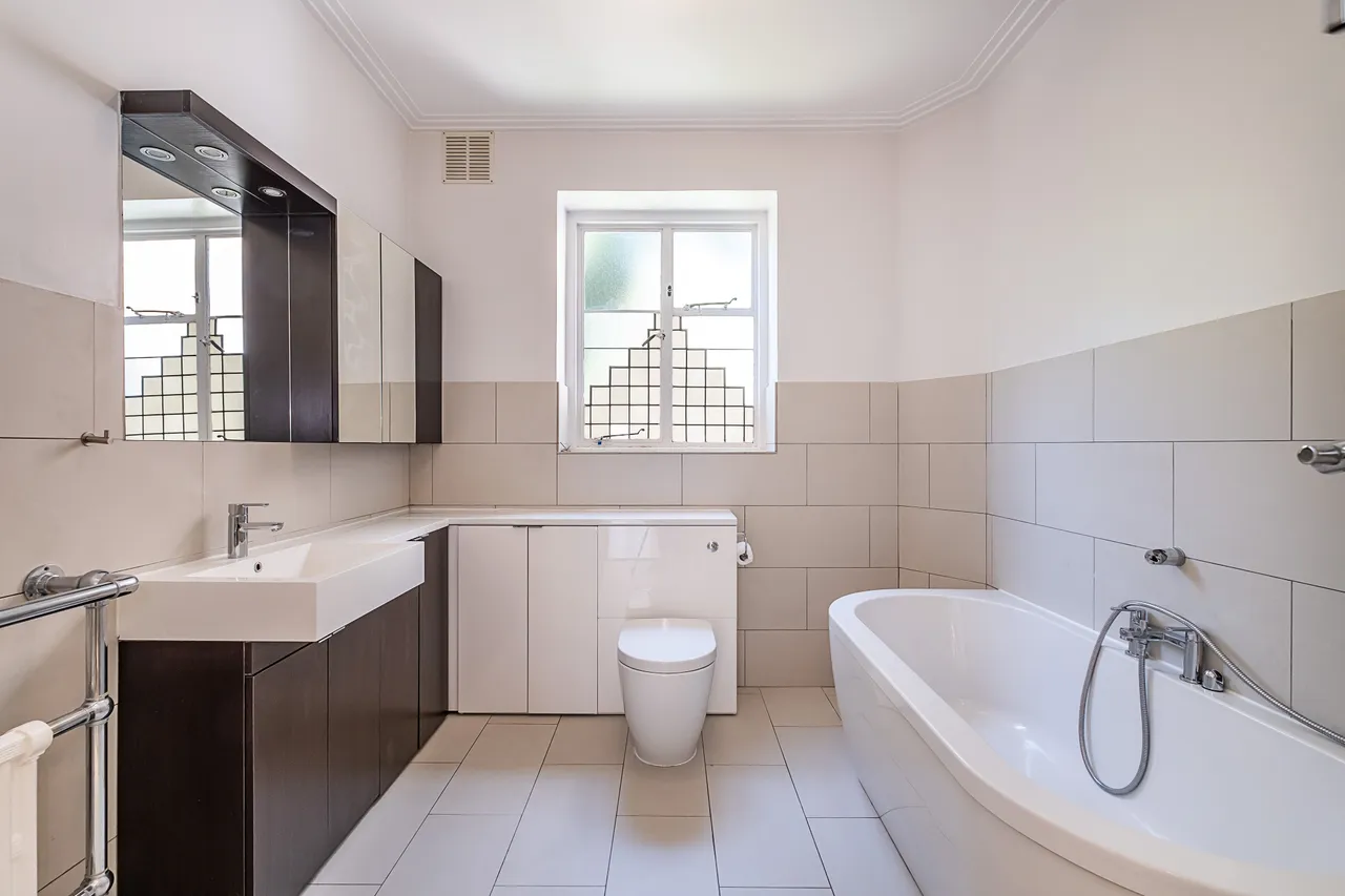 Wildcroft Road, London, SW15, photo 12
