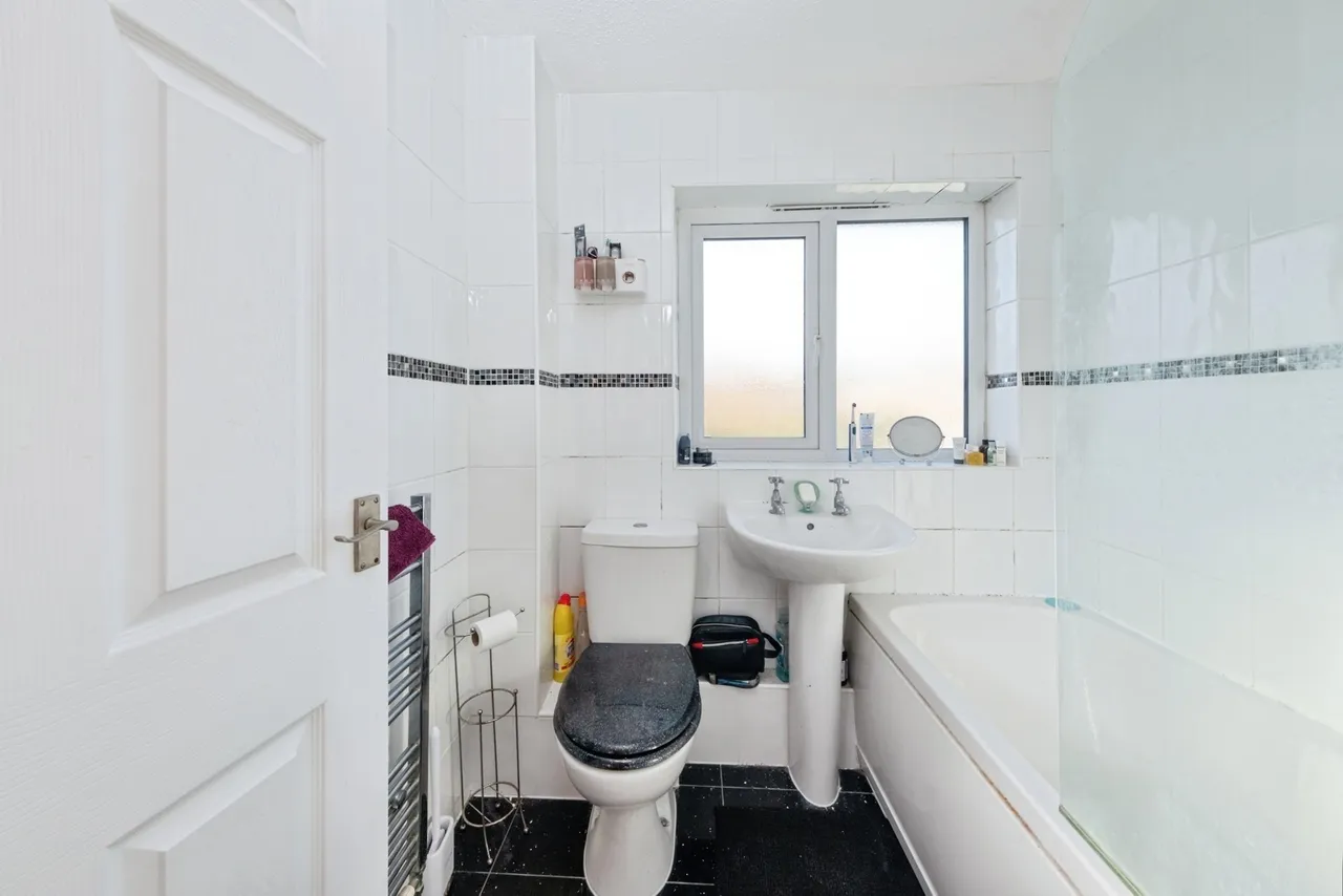 Perth Close, Bletchley, Milton Keynes, Buckinghamshire, MK3, photo 12