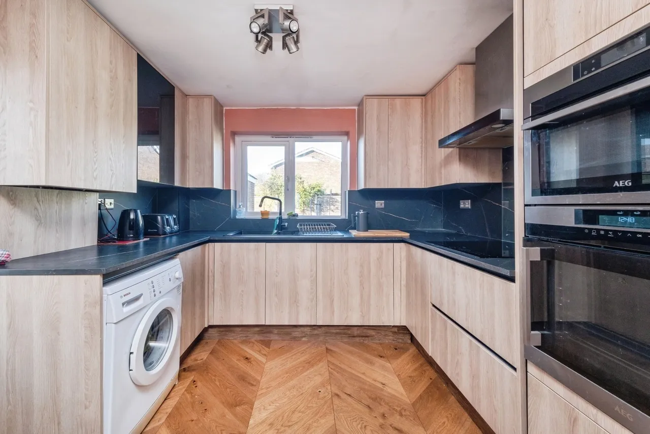Perth Close, Bletchley, Milton Keynes, Buckinghamshire, MK3, photo 10