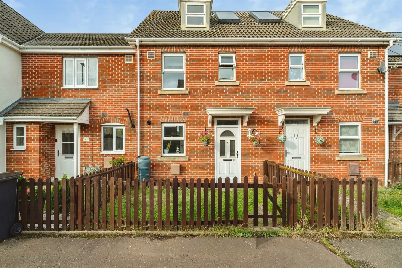 3 bed house for sale, Bullfinch Drive, Harleston, IP20
