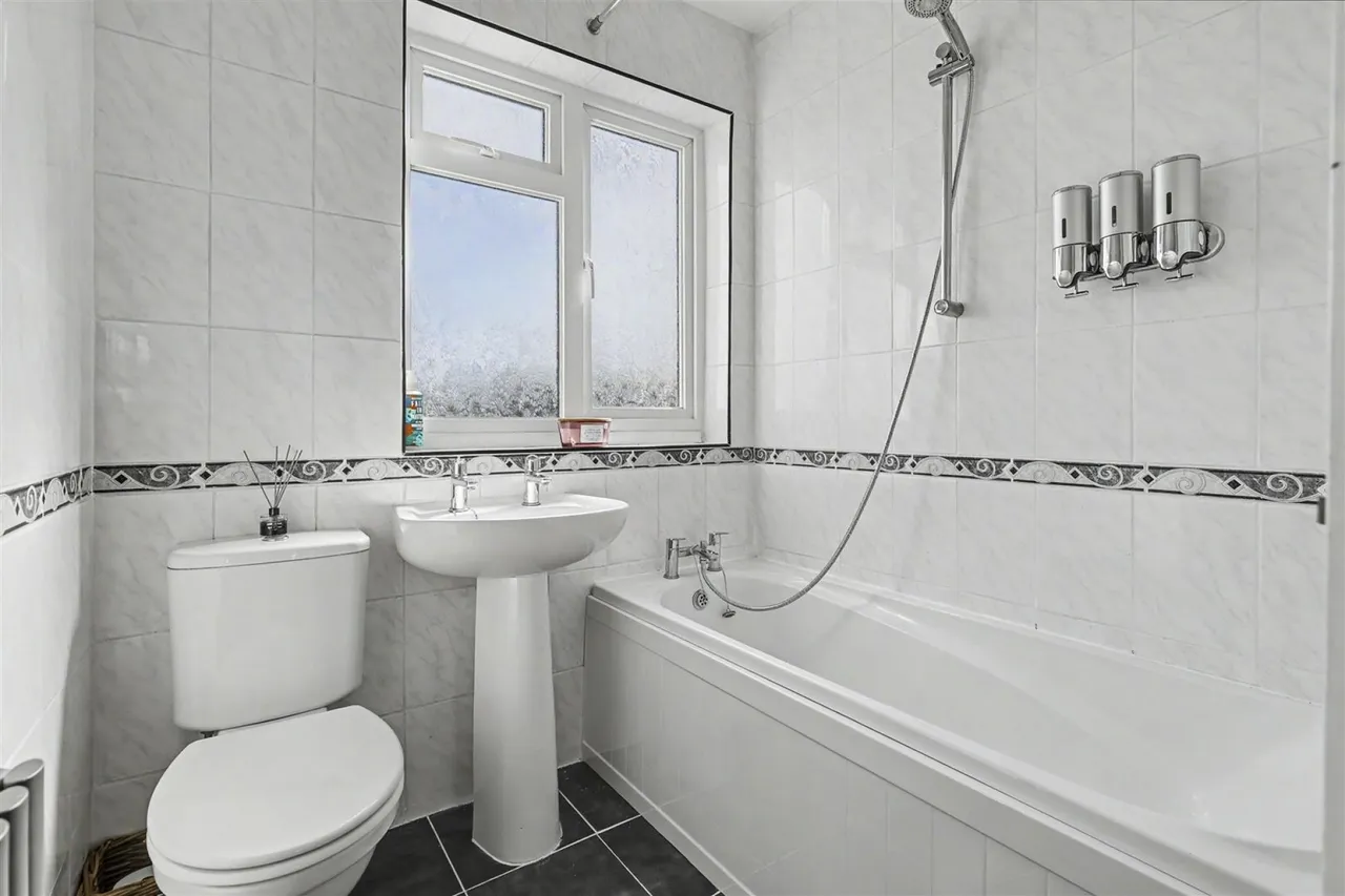 Paternoster Close, Waltham Abbey, photo 13