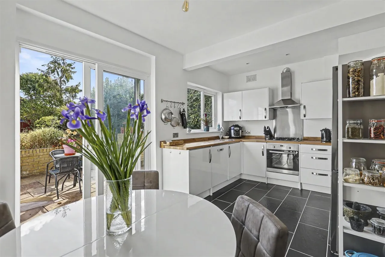 Paternoster Close, Waltham Abbey, photo 6