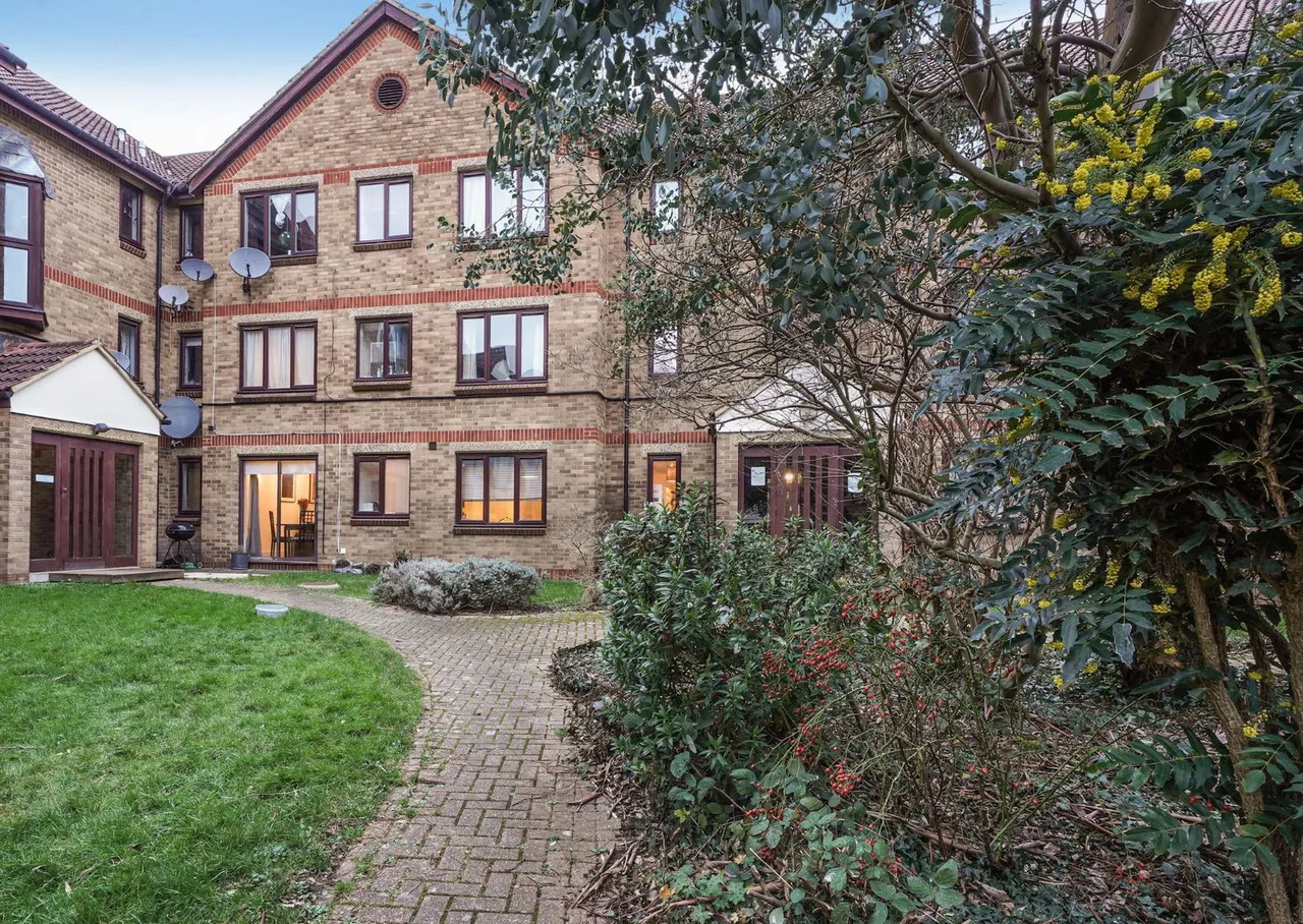 2 bed flat for sale — Deanery Close, East Finchley, London N2
