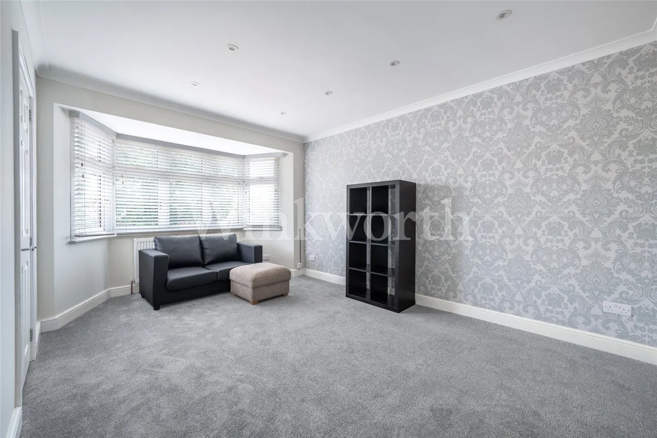 Cleveland Gardens, London, NW2, photo 5