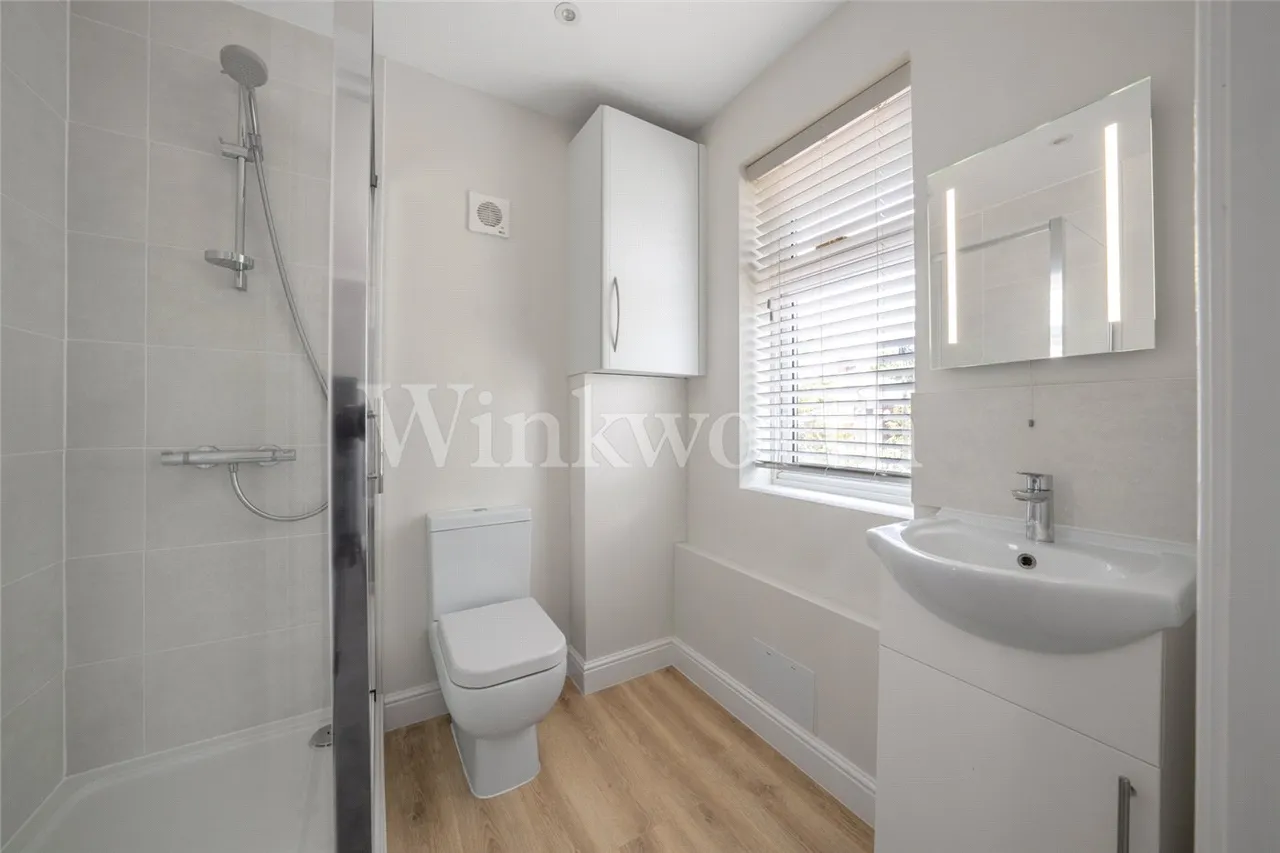 Cleveland Gardens, London, NW2, photo 8