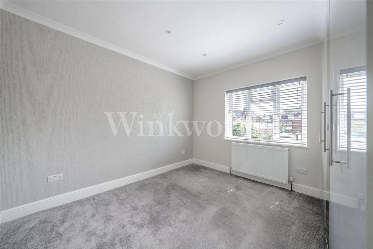 Cleveland Gardens, London, NW2, photo 7