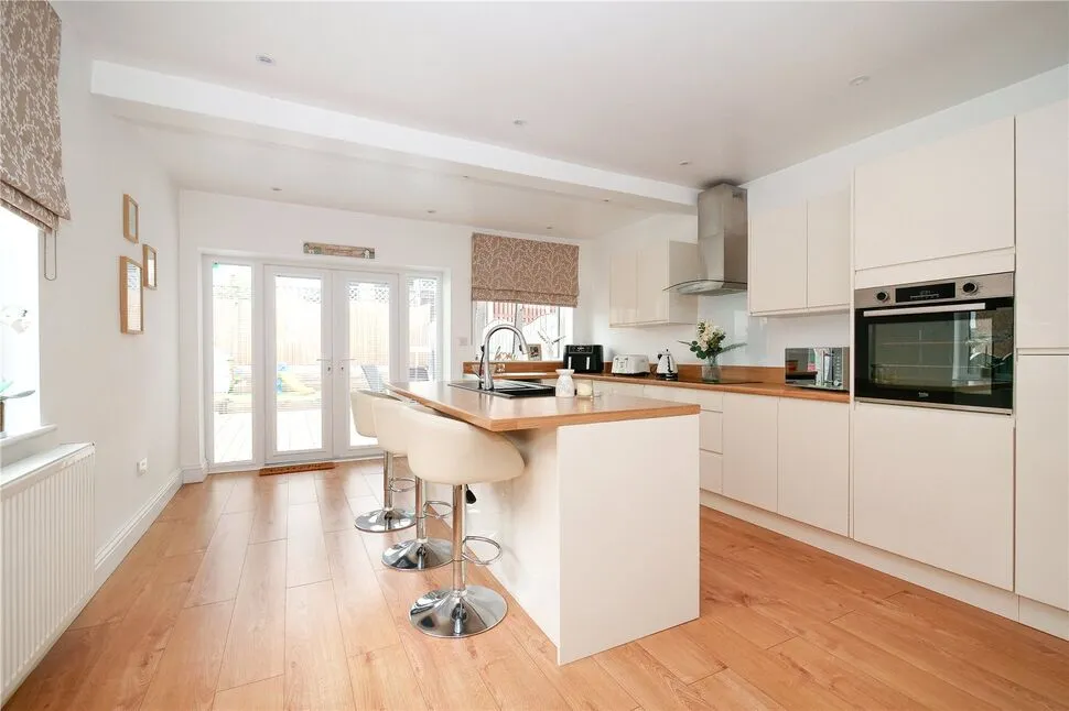 3 bed house for sale — Midland Road, Baildon, West Yorkshire, BD17