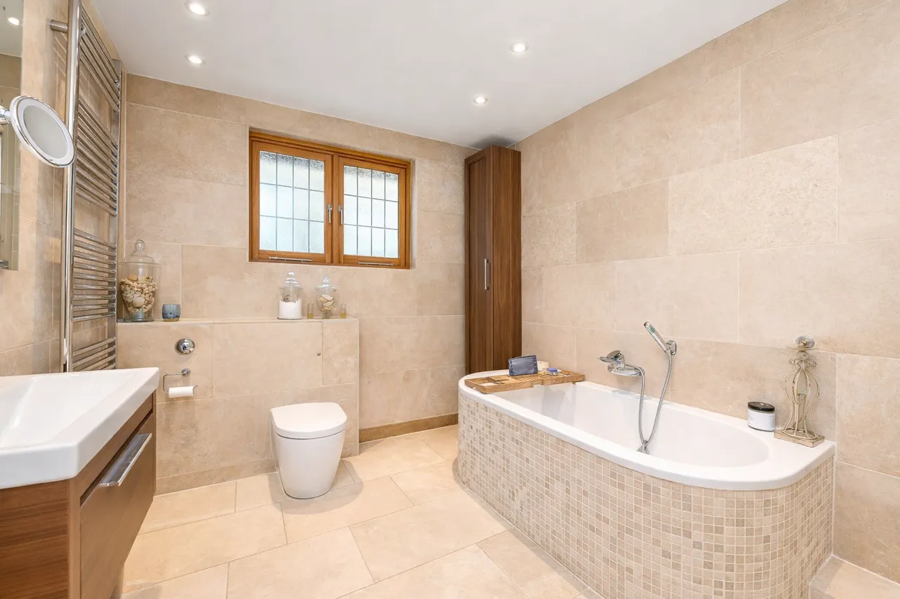 Virginia Water, Surrey, GU25 4JA, photo 12