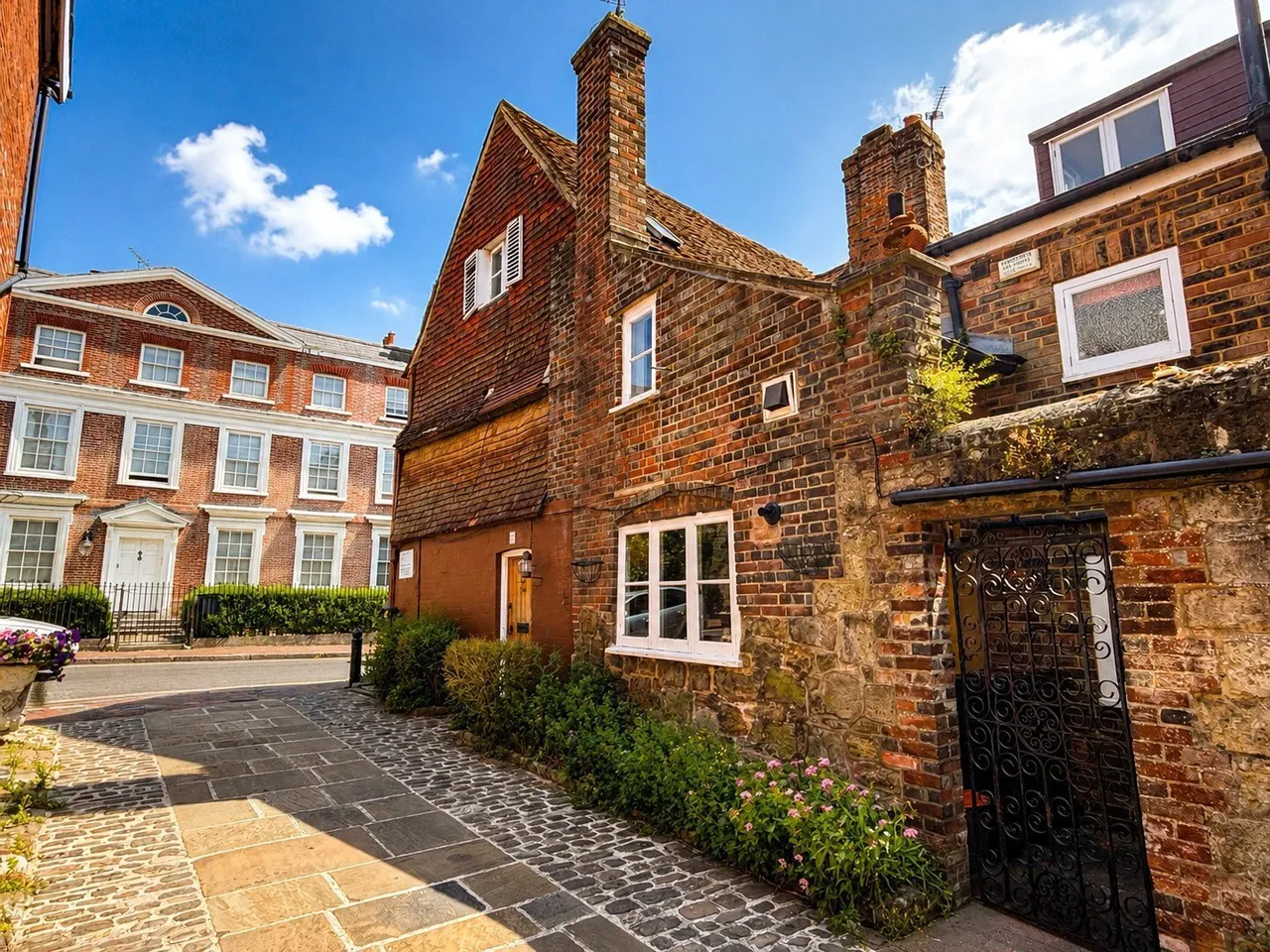 4 bed house for sale, East Street, Petworth, GU28