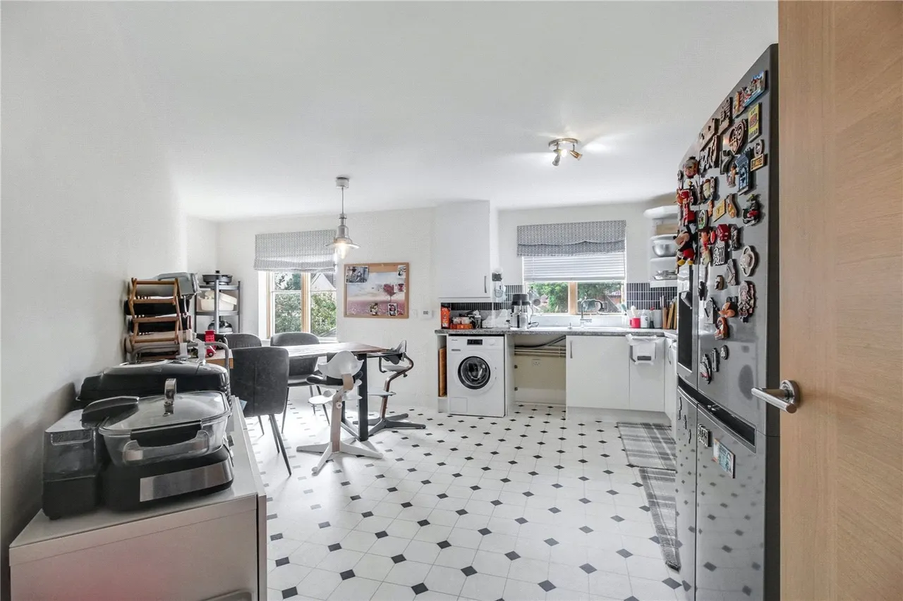 Hamilton Court, Trafalgar Square, Poringland, Norwich, NR14, photo 5