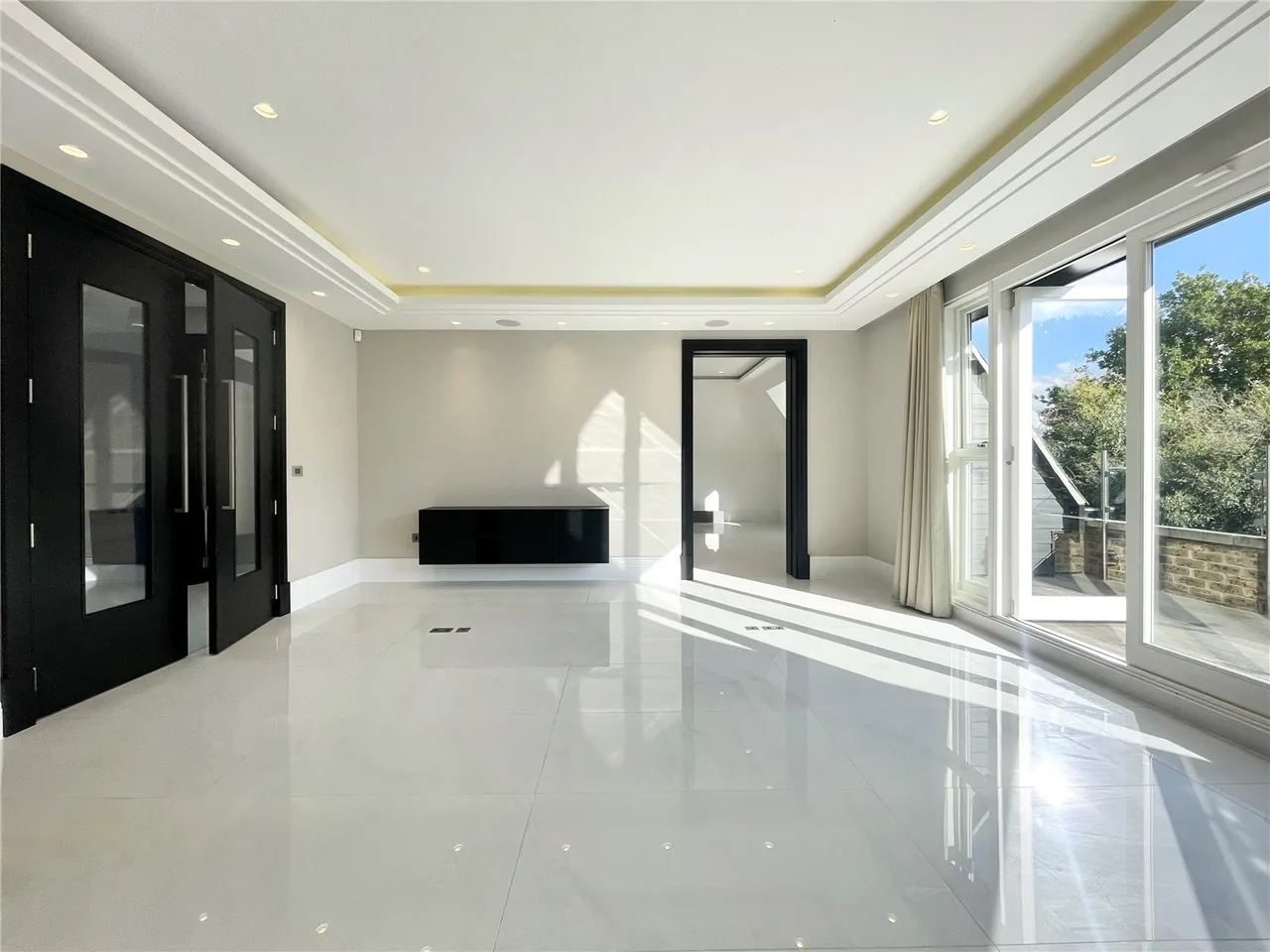The Residence, Camlet Way, Hadley Wood, Hertfordshire, EN4 0NX, photo 10