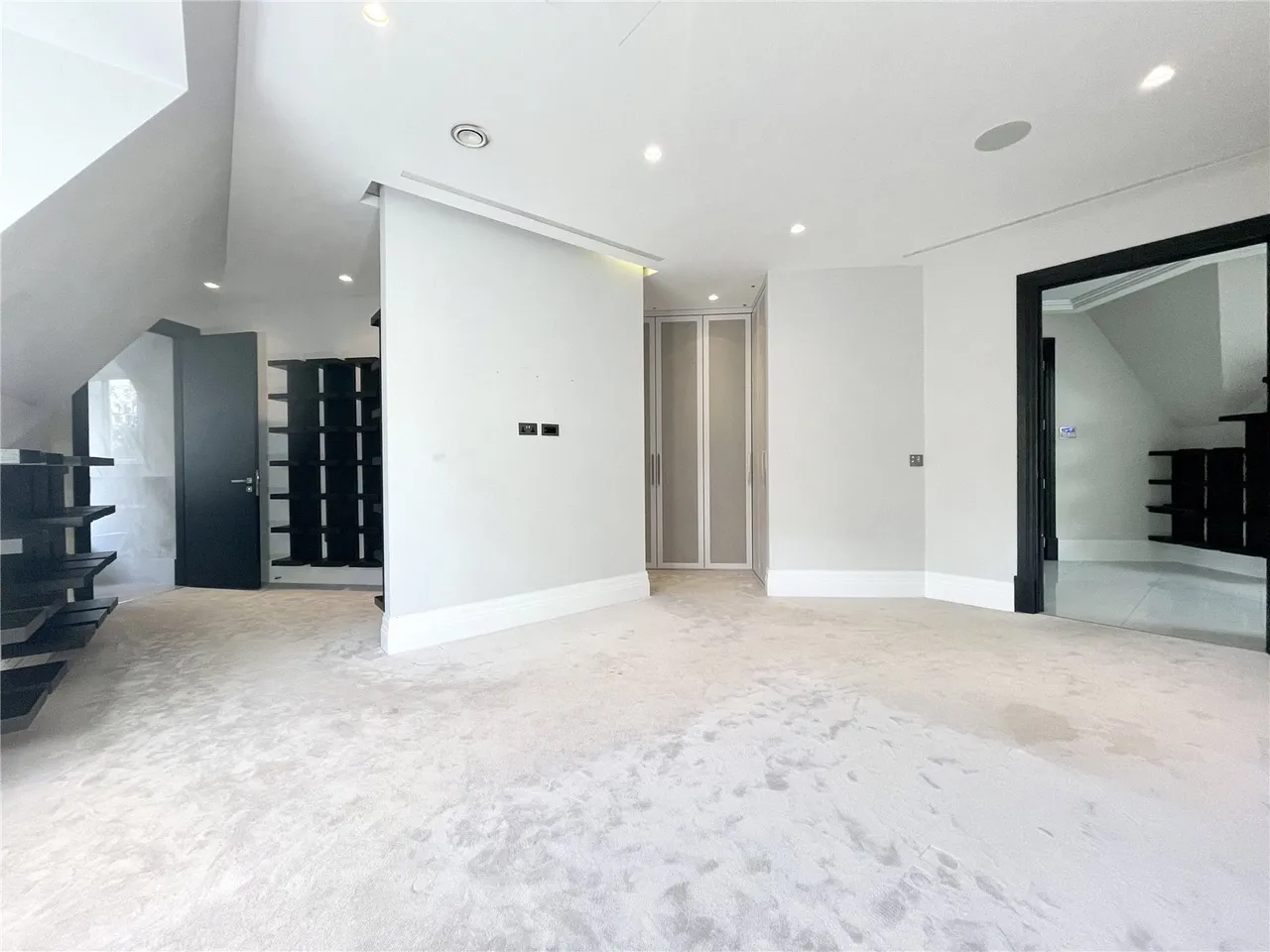 The Residence, Camlet Way, Hadley Wood, Hertfordshire, EN4 0NX, photo 7