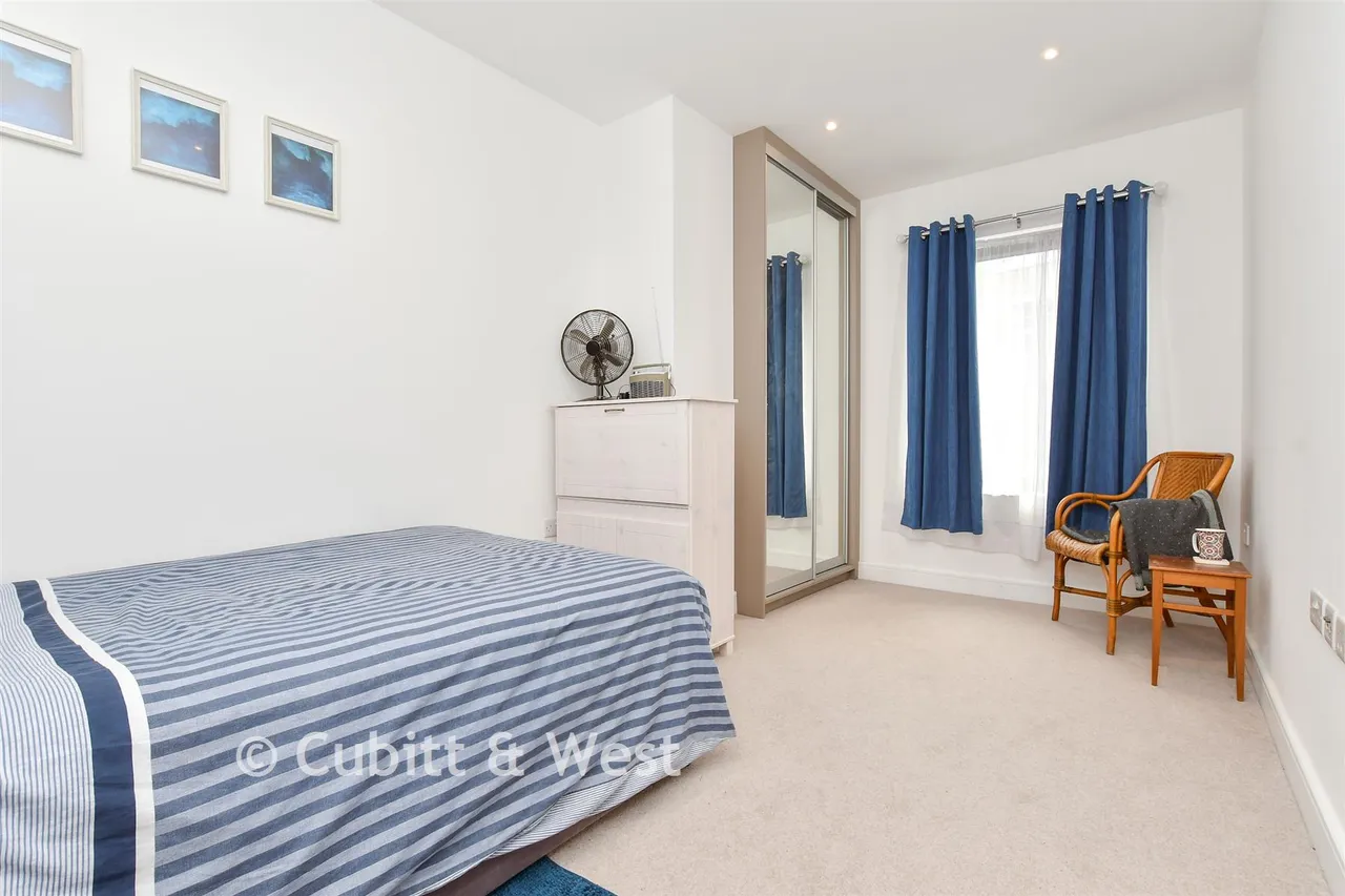 High Street, Purley, CR8, photo 10