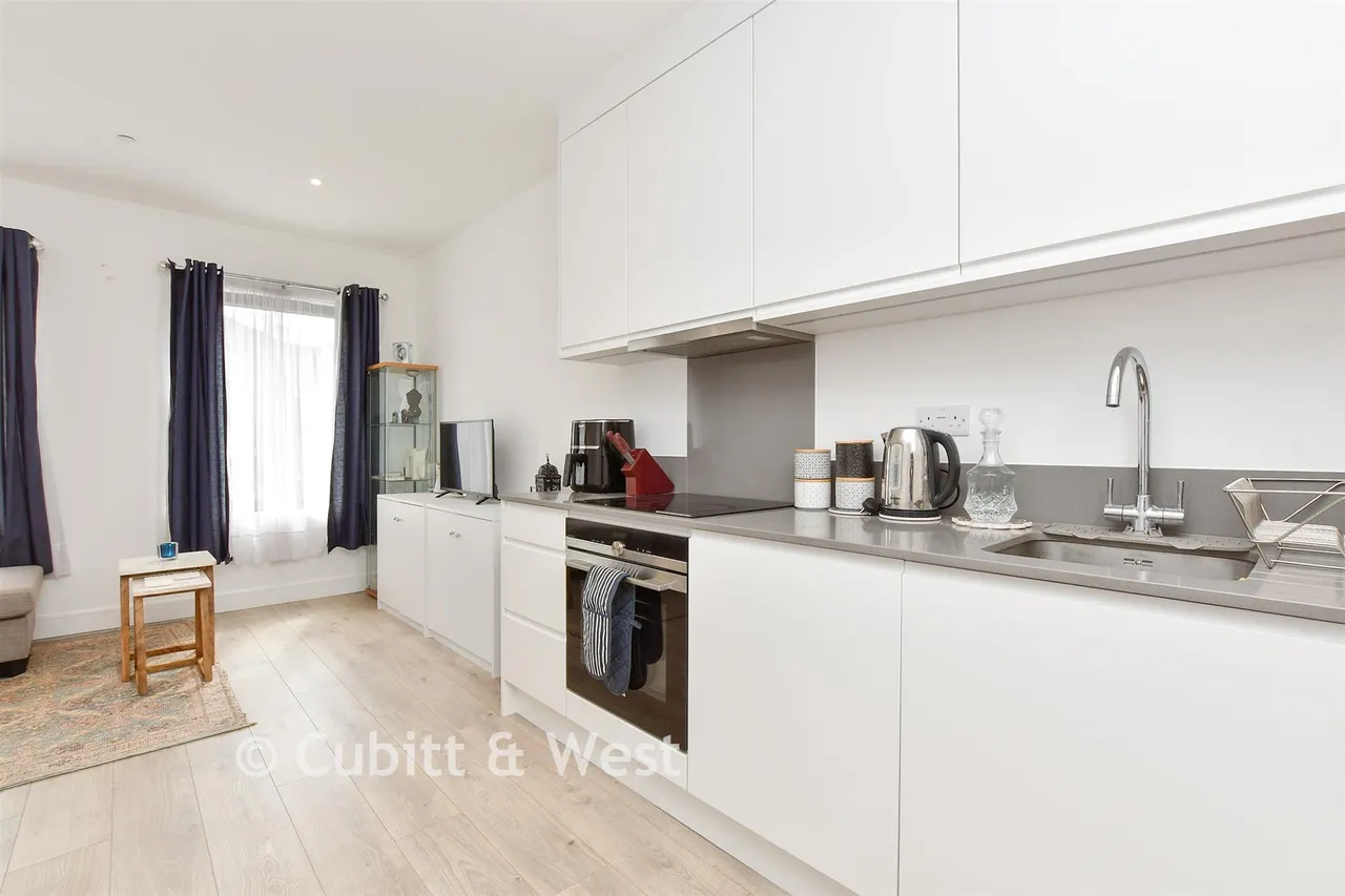 High Street, Purley, CR8, photo 5