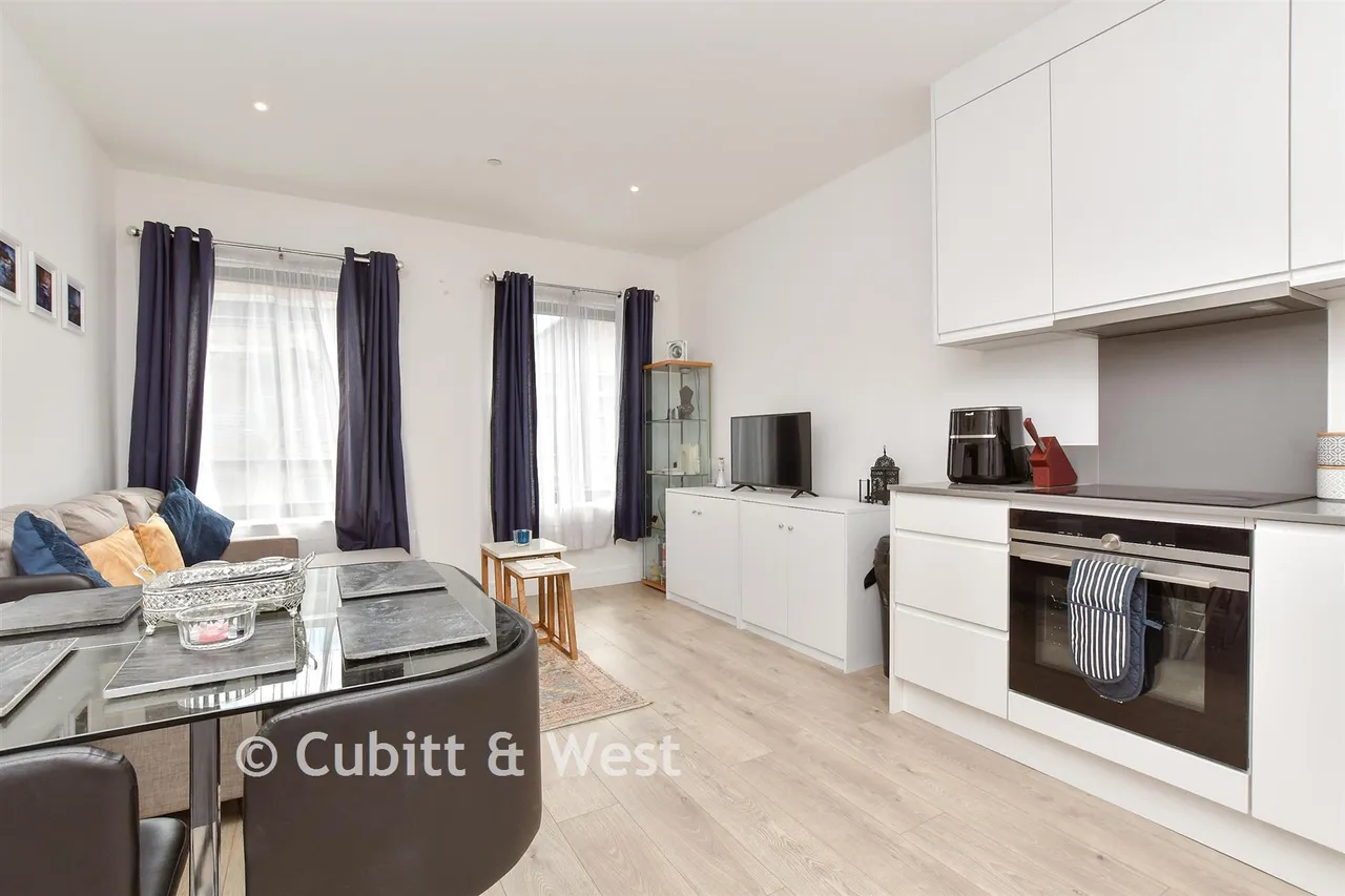 High Street, Purley, CR8, photo 8
