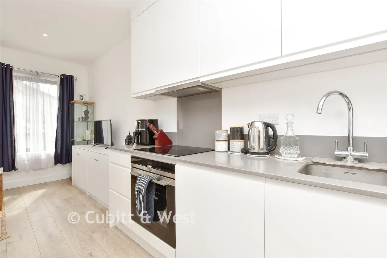 High Street, Purley, CR8, photo 6
