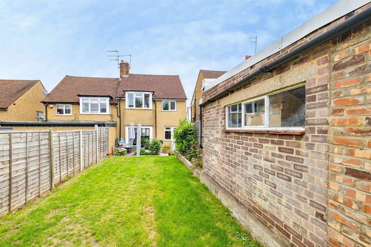 Ashfield Avenue, Bushey, photo 12