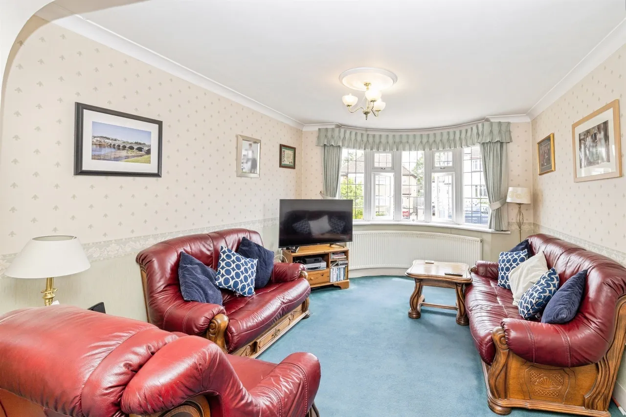 Ashfield Avenue, Bushey, photo 4