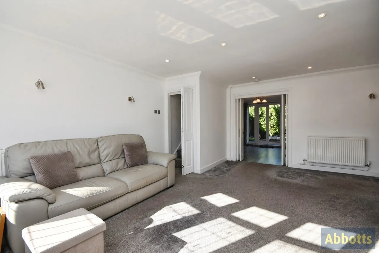 Avondale Road, Rayleigh, Essex, SS6, photo 3