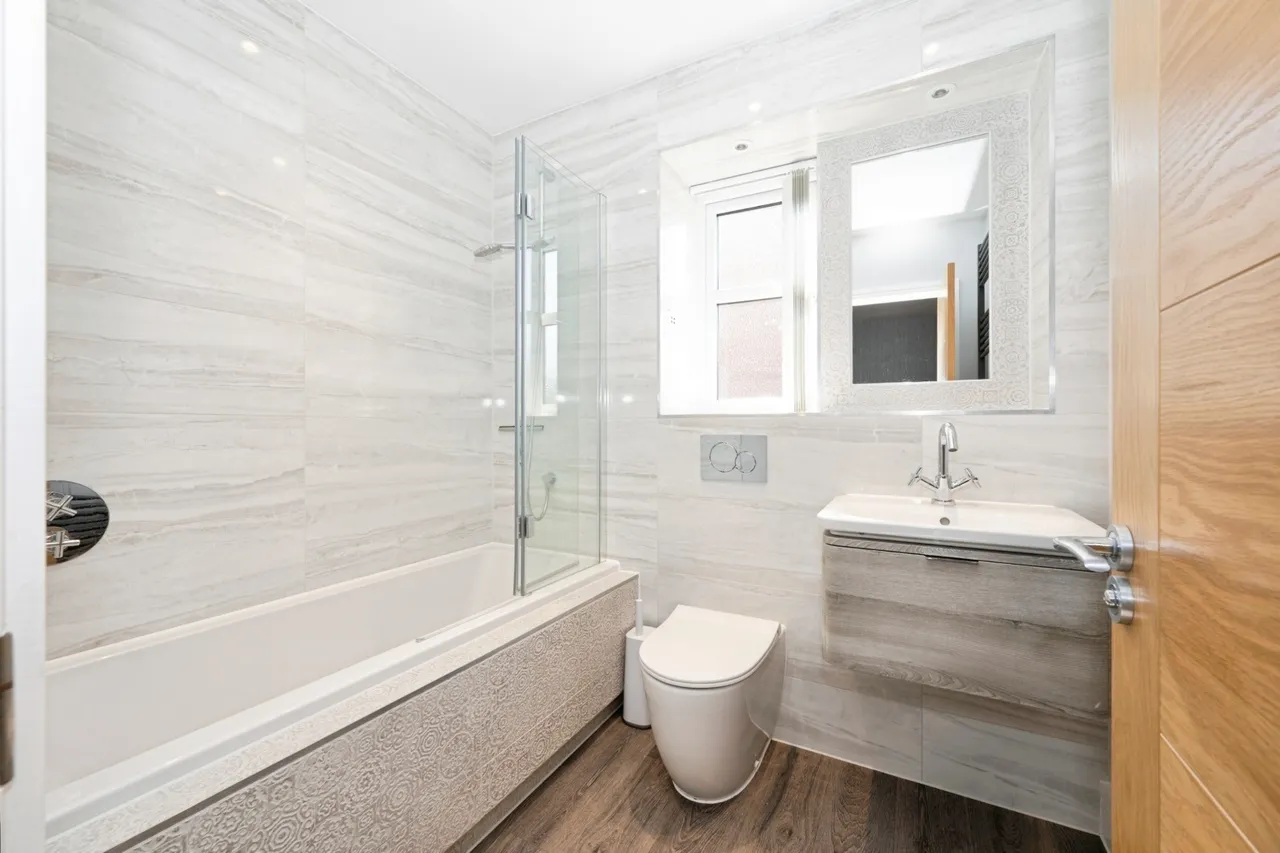 Consort Drive, Leatherhead, KT22, photo 11