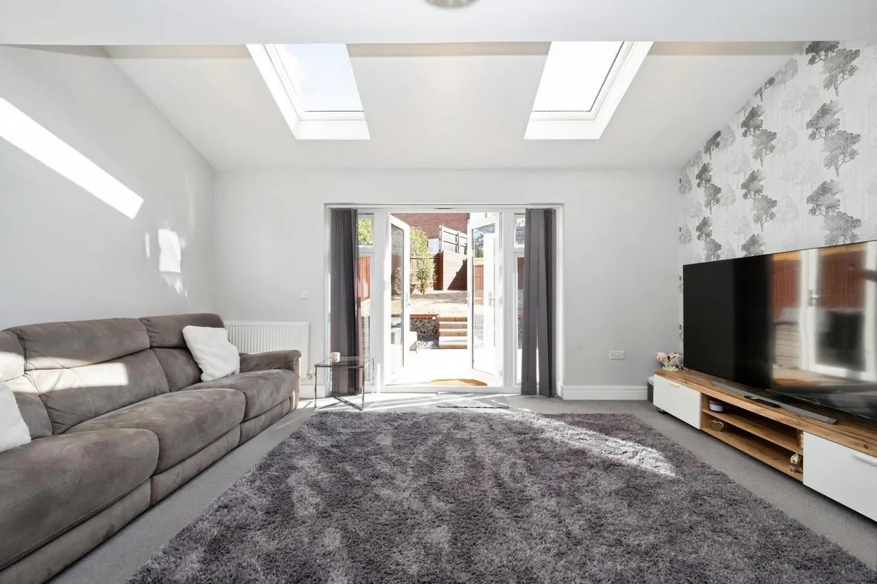 Consort Drive, Leatherhead, KT22, photo 2
