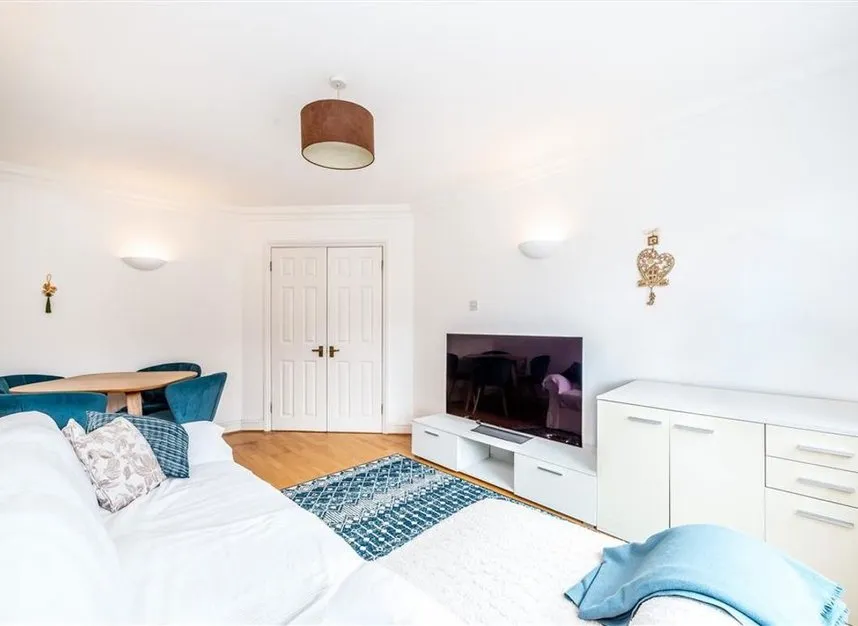 Trematon Place, Teddington, TW11, photo 2