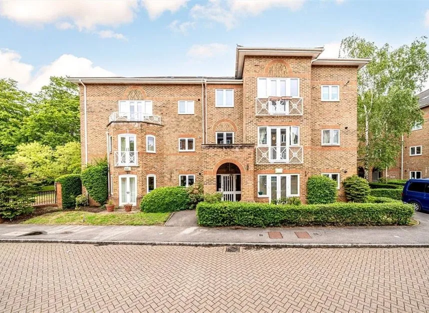 2 bed flat for sale — Trematon Place, Teddington, TW11