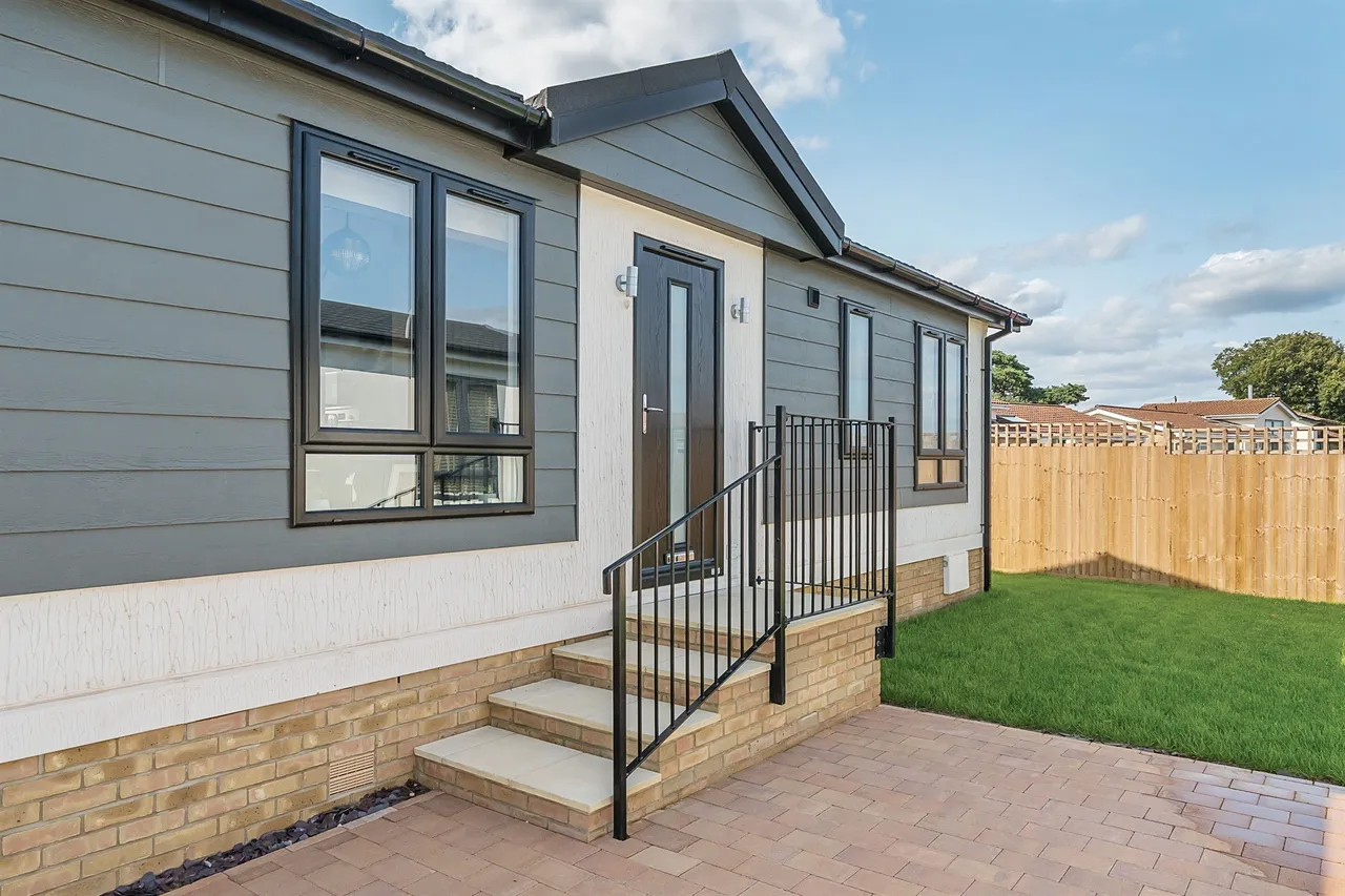 2 bed park home for sale — Wick Lane, Christchurch,