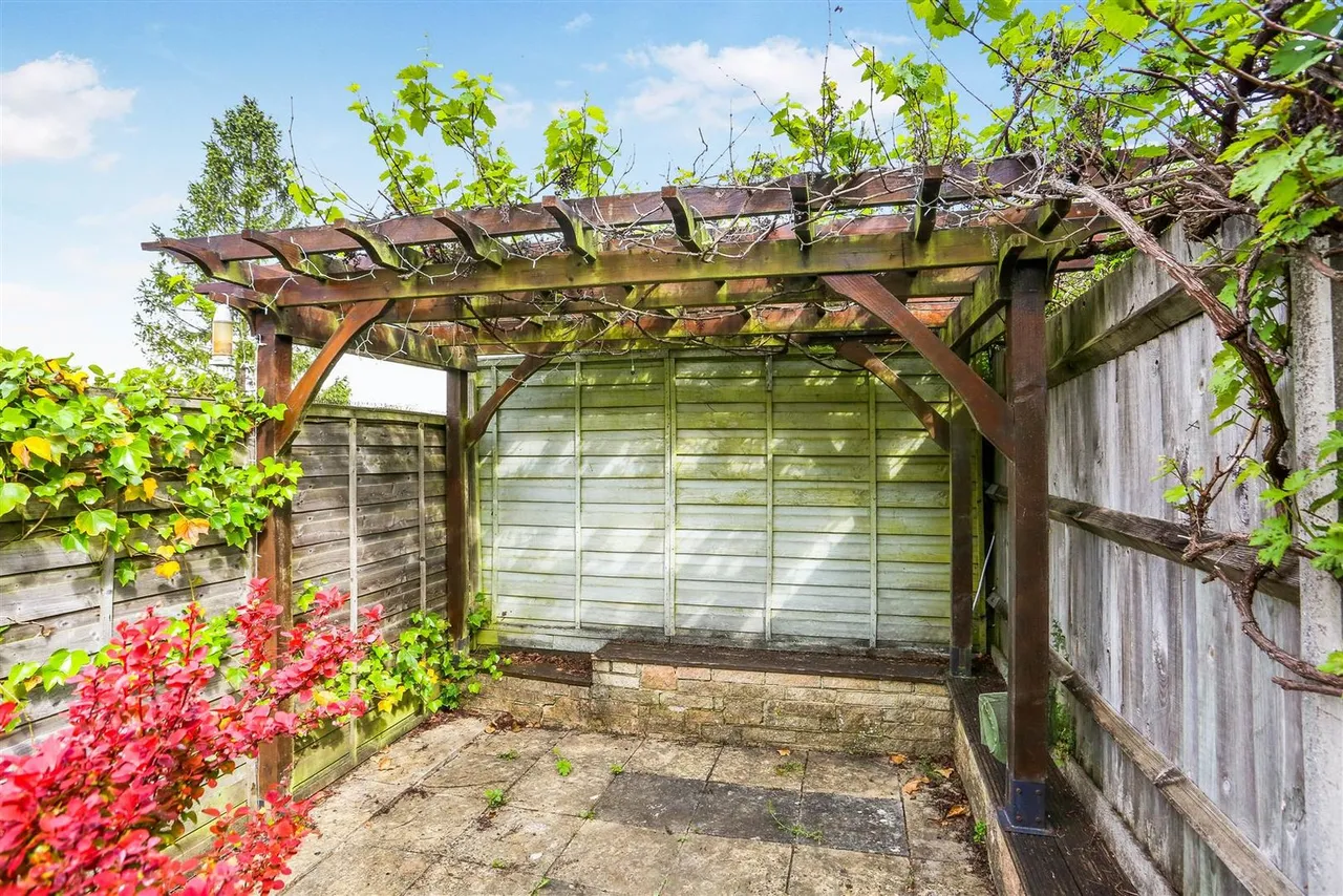 Headley Grove, Tadworth, KT20 5JF, photo 21