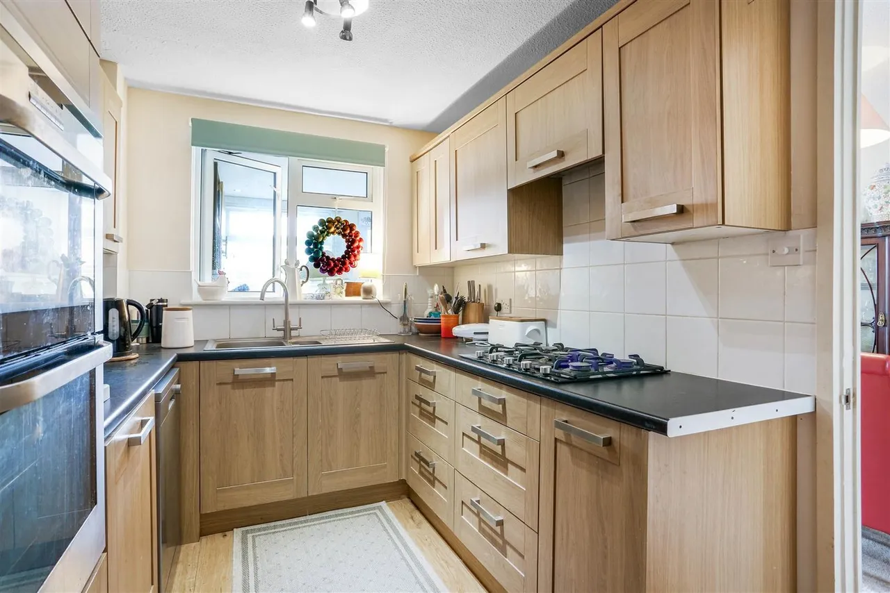 Headley Grove, Tadworth, KT20 5JF, photo 8