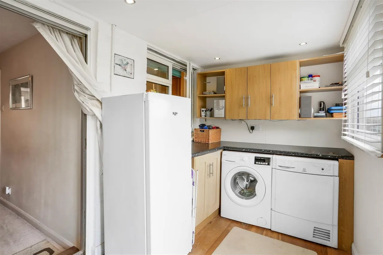 Headley Grove, Tadworth, KT20 5JF, photo 20