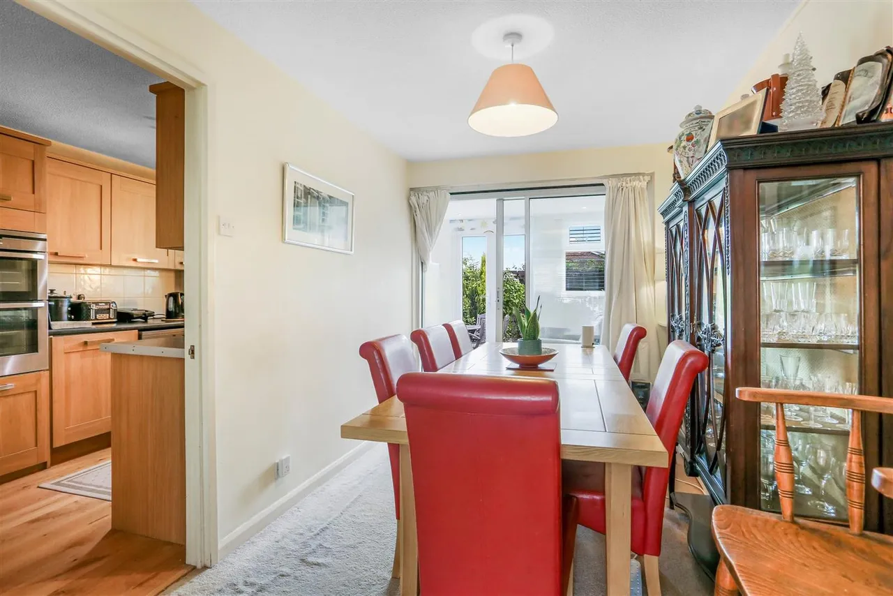 Headley Grove, Tadworth, KT20 5JF, photo 4