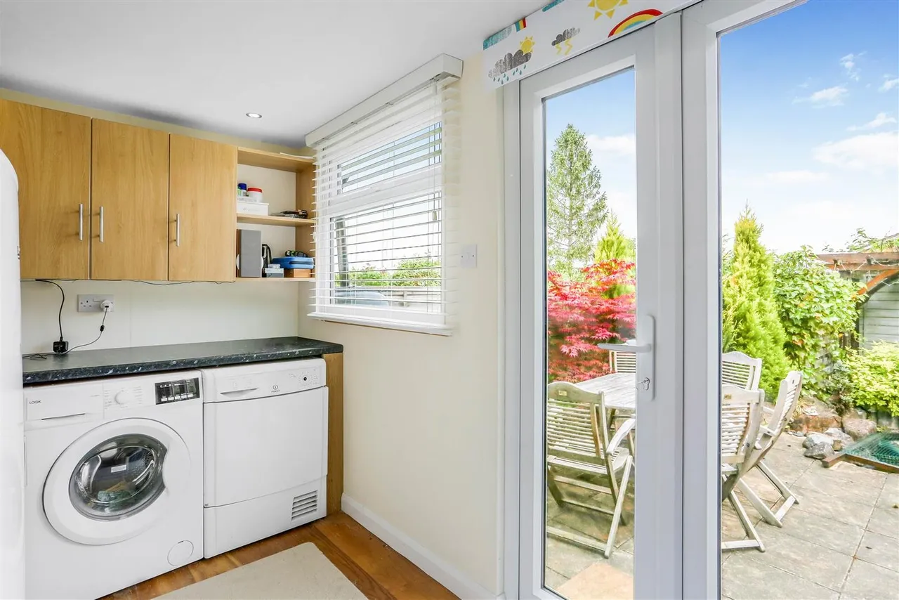 Headley Grove, Tadworth, KT20 5JF, photo 19