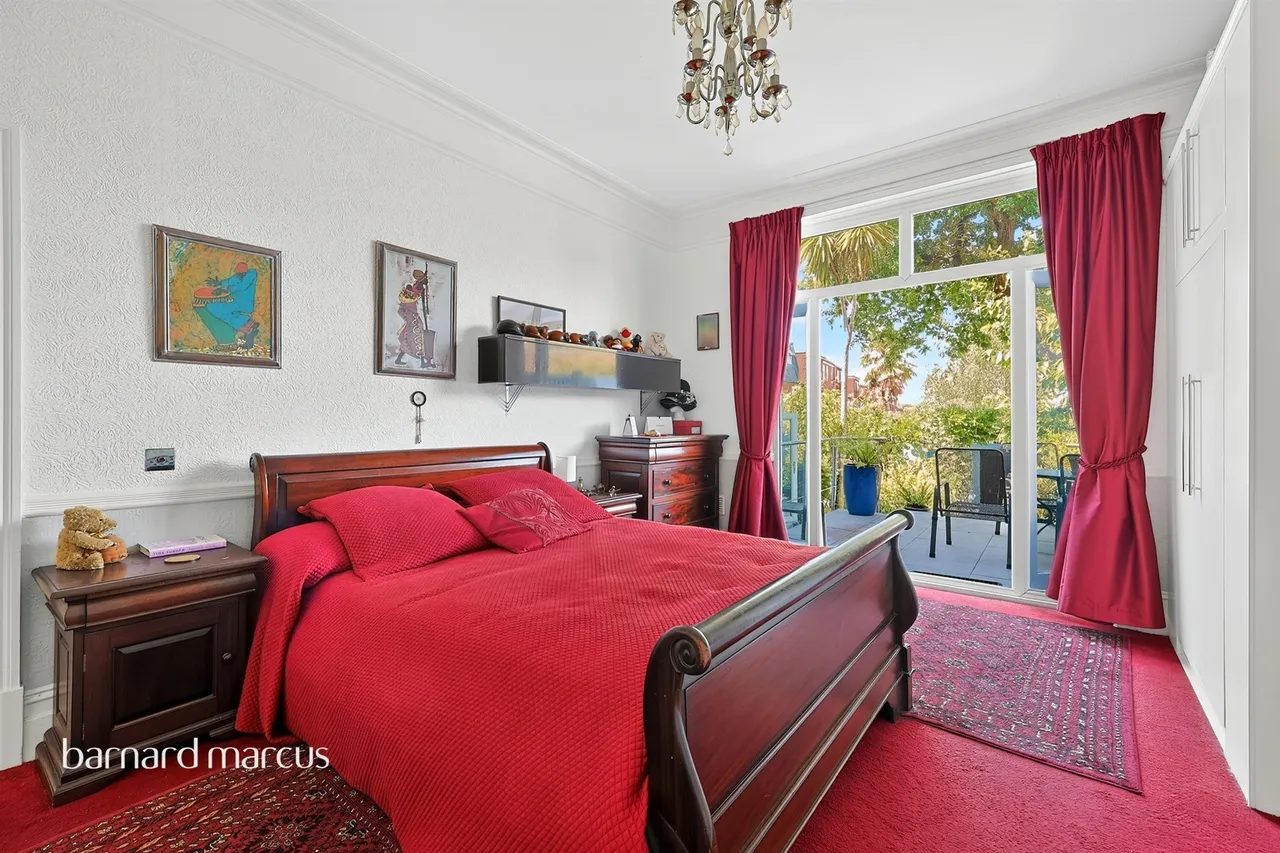 Upper Richmond Road West, East Sheen, London, photo 5