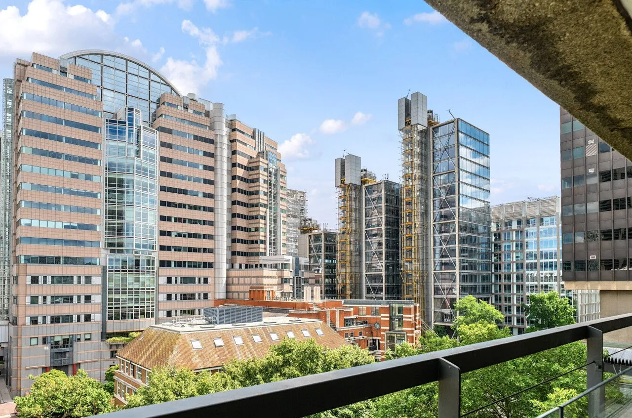 Mountjoy House Barbican EC2, photo 2