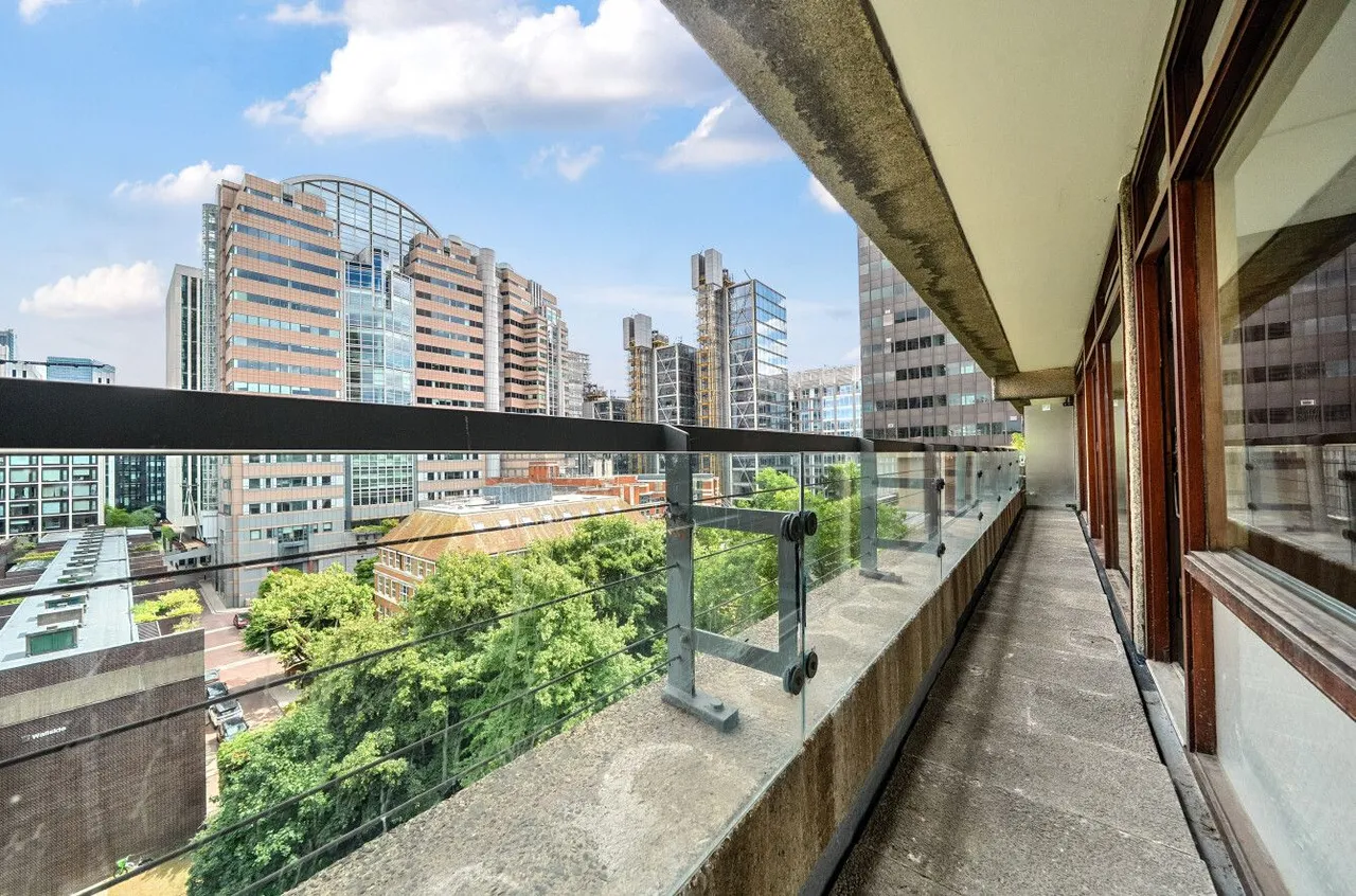 Mountjoy House Barbican EC2, photo 3