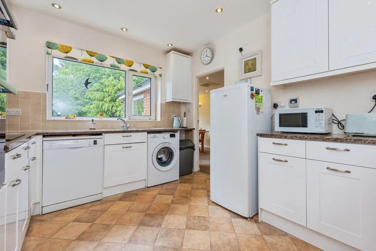 Carlton Avenue, Wilmslow, Cheshire, SK9, photo 4