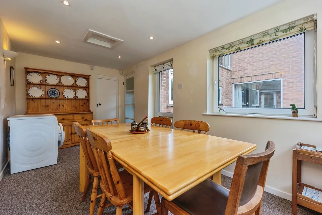 Carlton Avenue, Wilmslow, Cheshire, SK9, photo 7