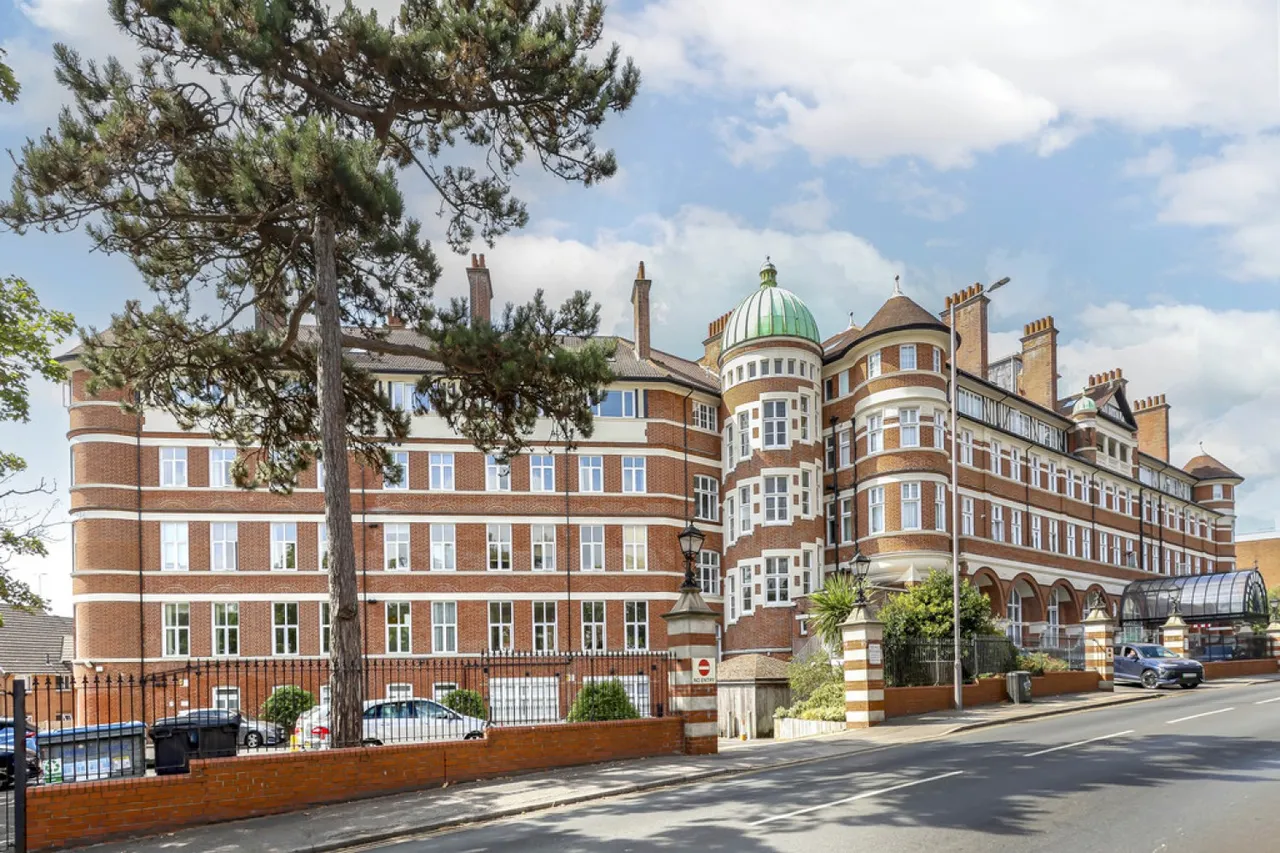1 bed flat for sale — Owls Road, Bournemouth