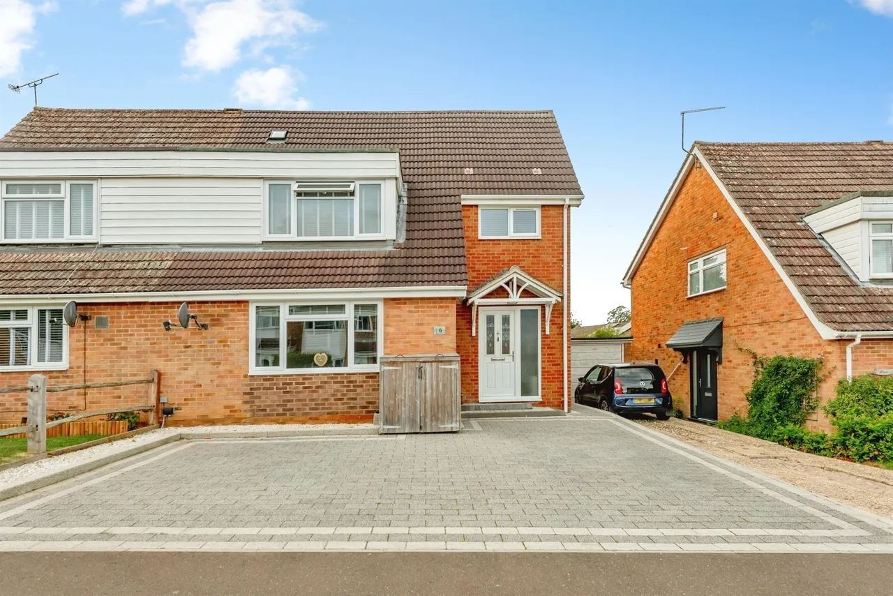3 bed house for sale, Woodland Drive, Crawley Down, RH10